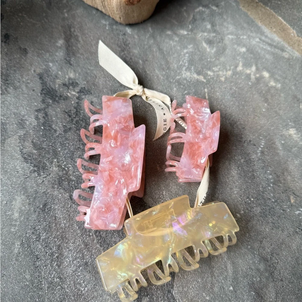New🌟Anthropologie-Scalloped Tortoise Claw Hair Clip Set Elegant Pink and Cream
